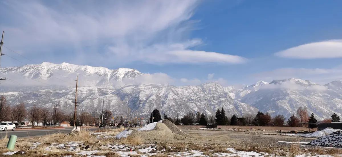 美国山地城市冬季雪山与积雪环境
