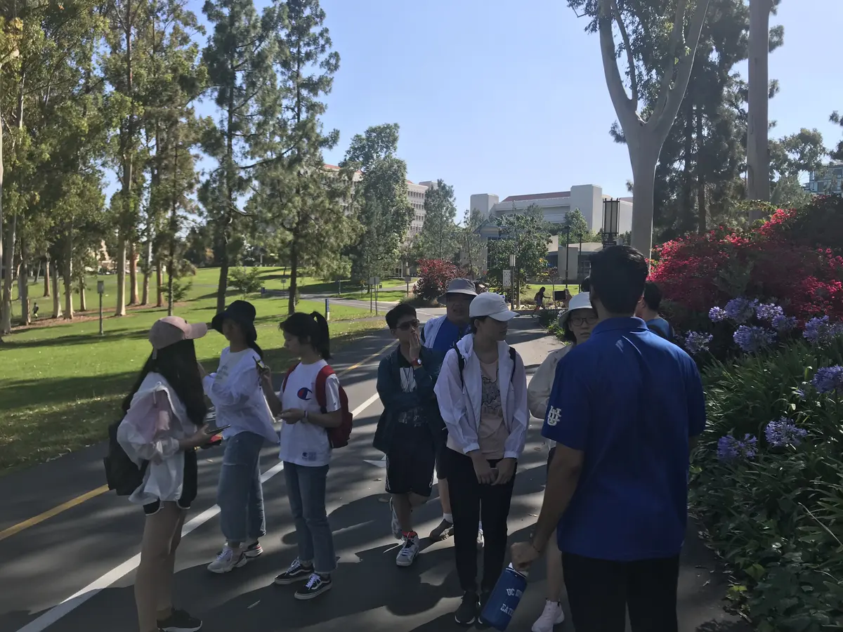 学生团队参访加州大学尔湾分校校园