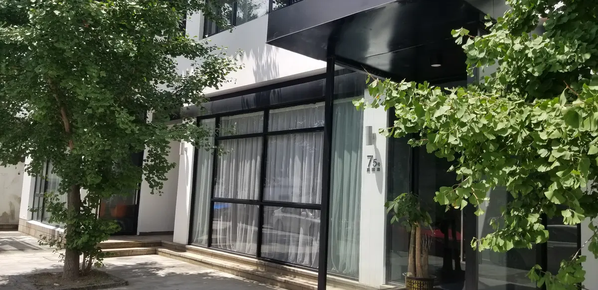 F²EDU 苏州办公室现代外立面与入口