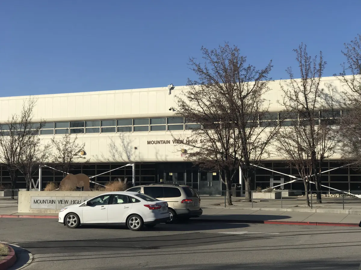 Mountain View High School教学楼外景