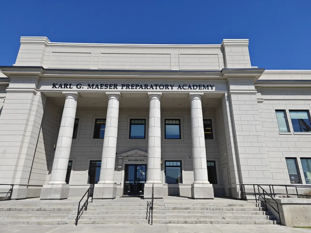 Karl G. Maeser Preparatory Academy 校园主楼