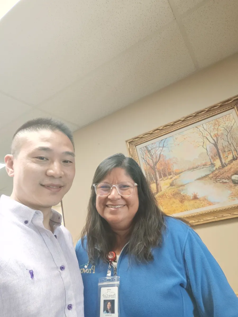 F²EDU CEO 殷宇峰与美国合作方代表合影