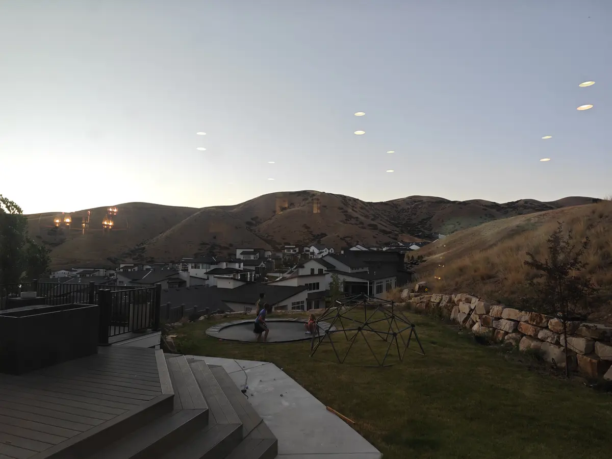 美国接待家庭所在山地社区日落与住宅环境