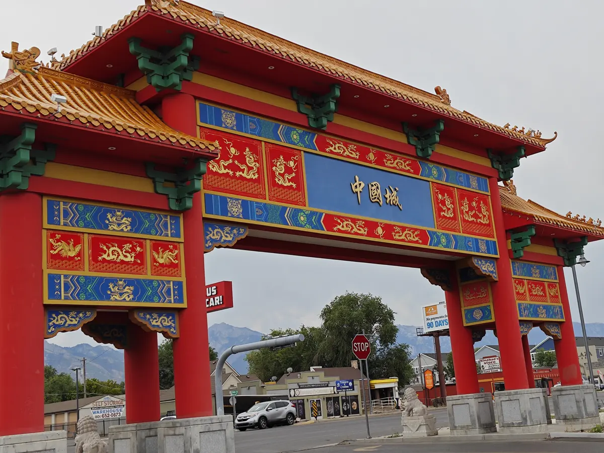 美国城市唐人街牌楼与中文文化街区入口