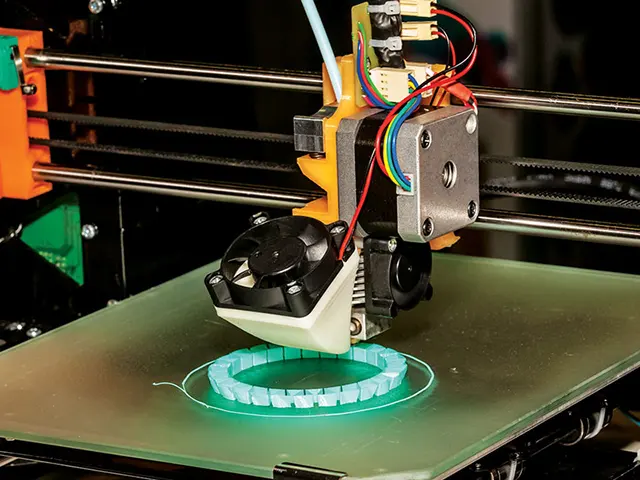 3D 打印设备制作学生项目模型
