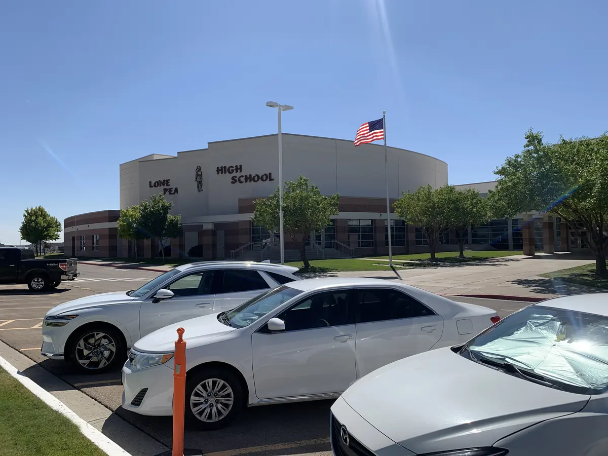 Lone Peak High School校园建筑外景