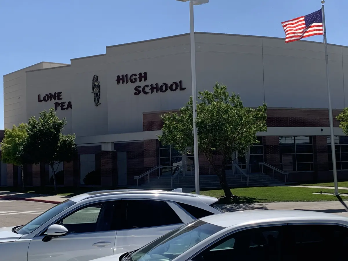 Lone Peak High School教学楼正面