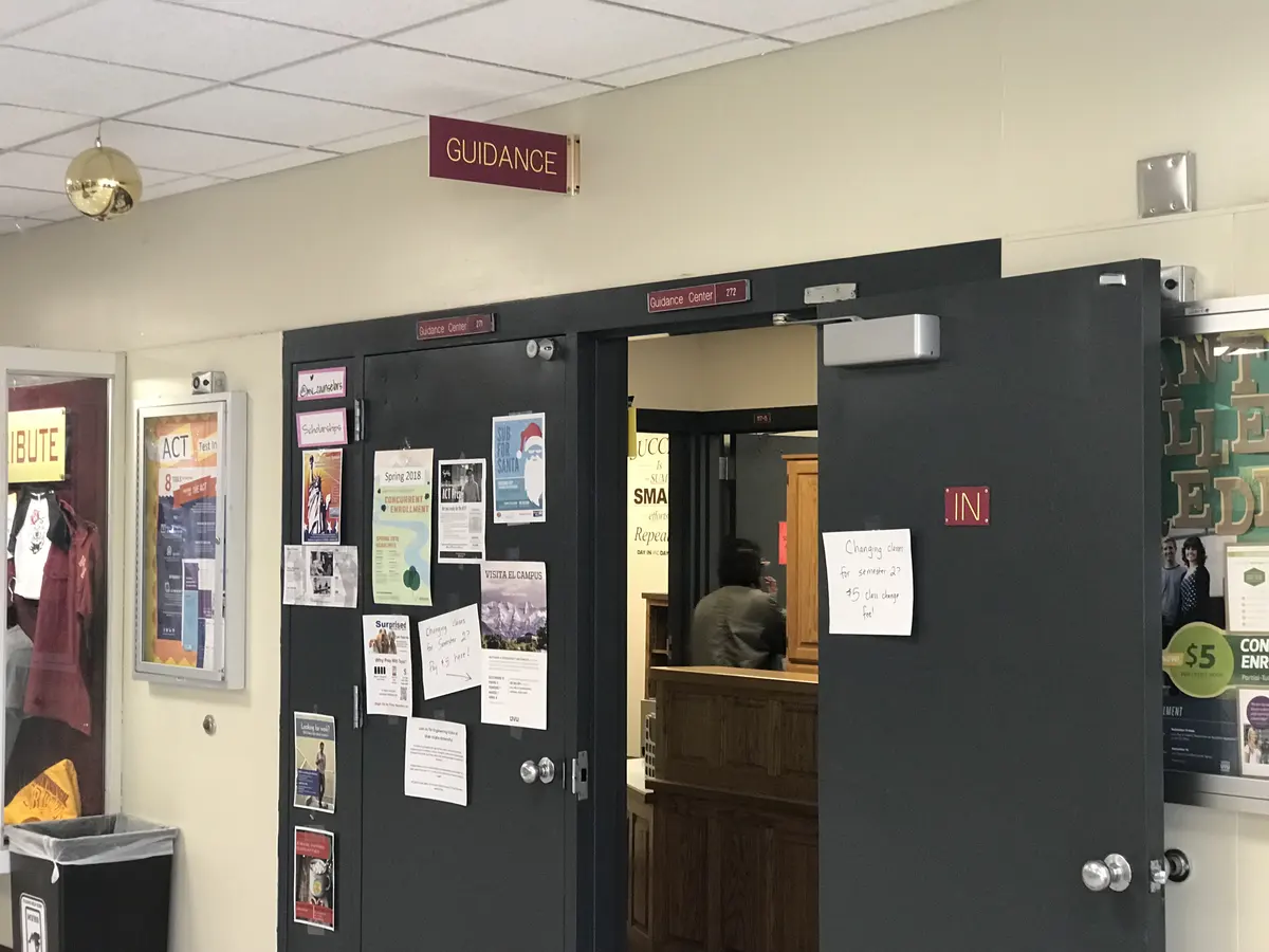 Mountain View High School 学业规划或学生支持办公室入口