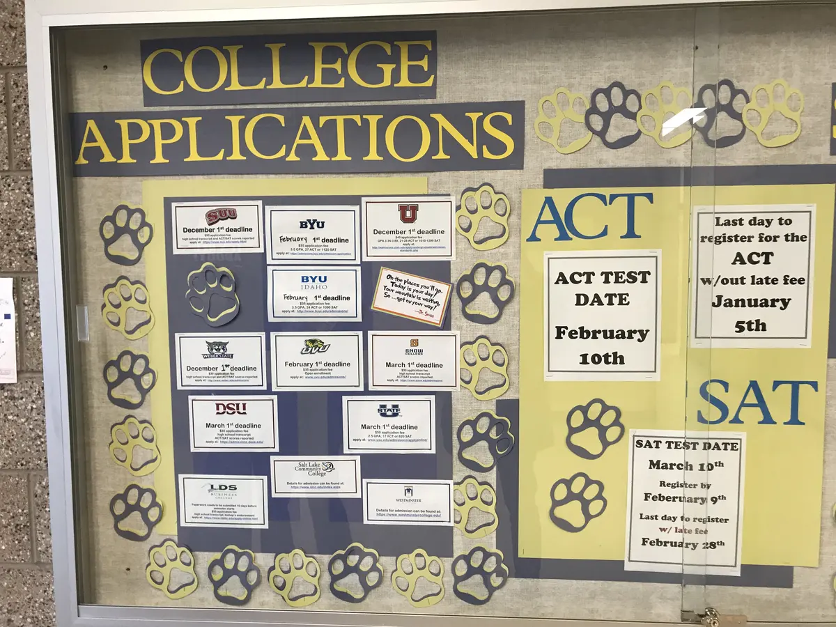 Orem High School 大学申请、ACT与SAT考试信息展示板