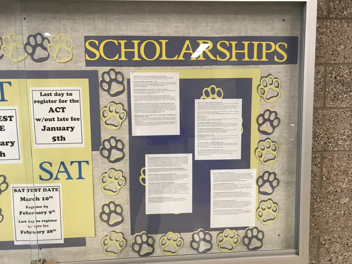 Orem High School 奖学金与SAT考试信息展示板