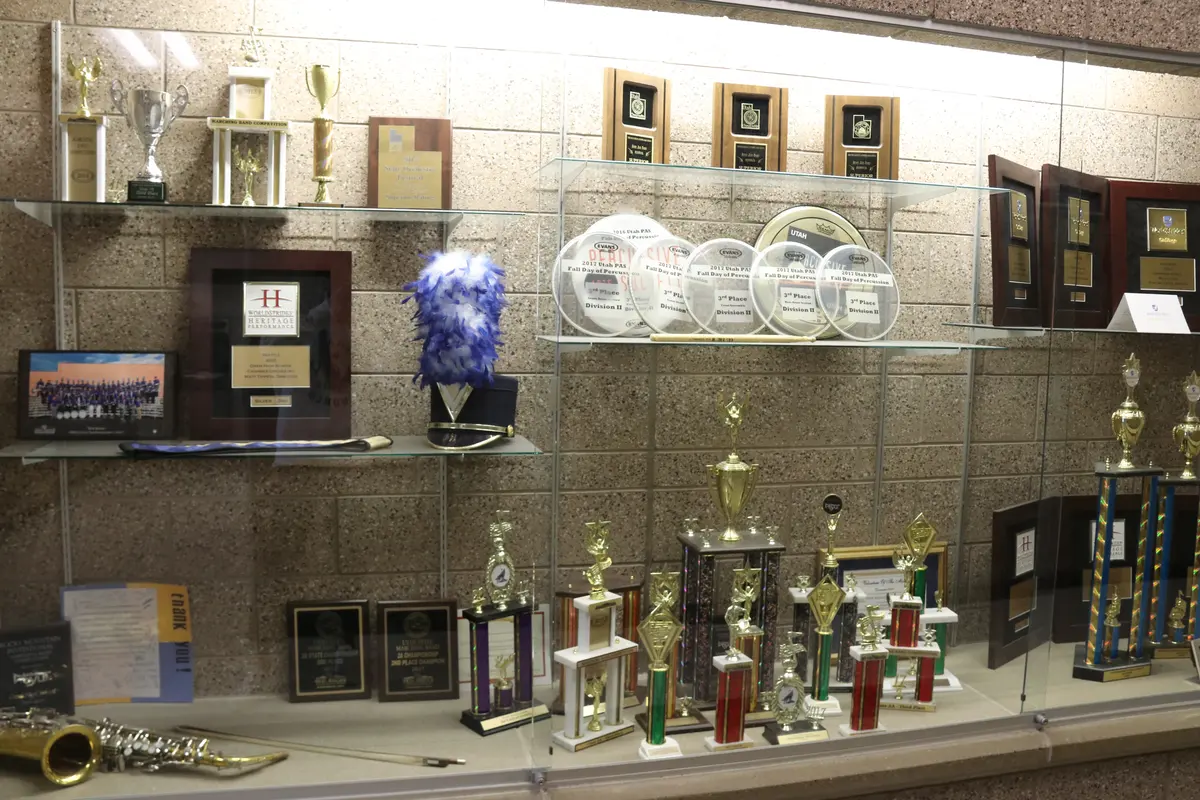 Orem High School校史奖杯与荣誉展示柜