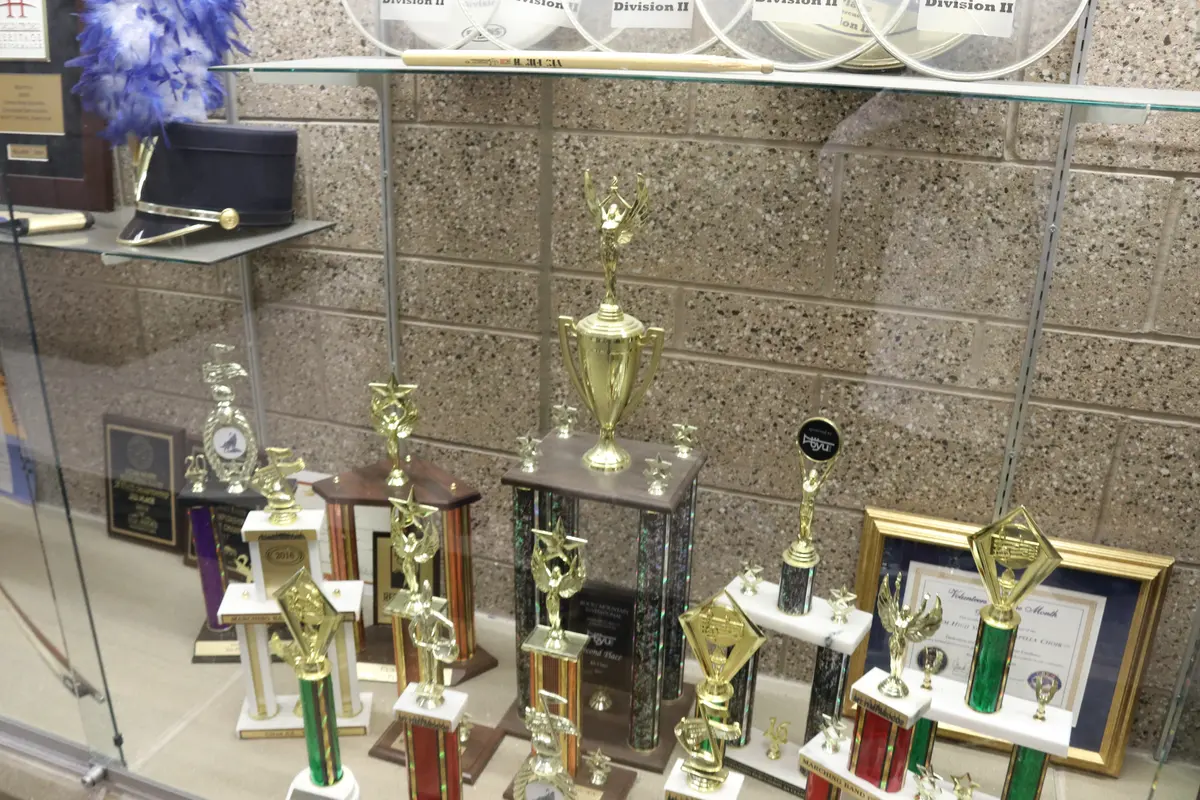 Orem High School 学生竞赛奖杯与荣誉展示