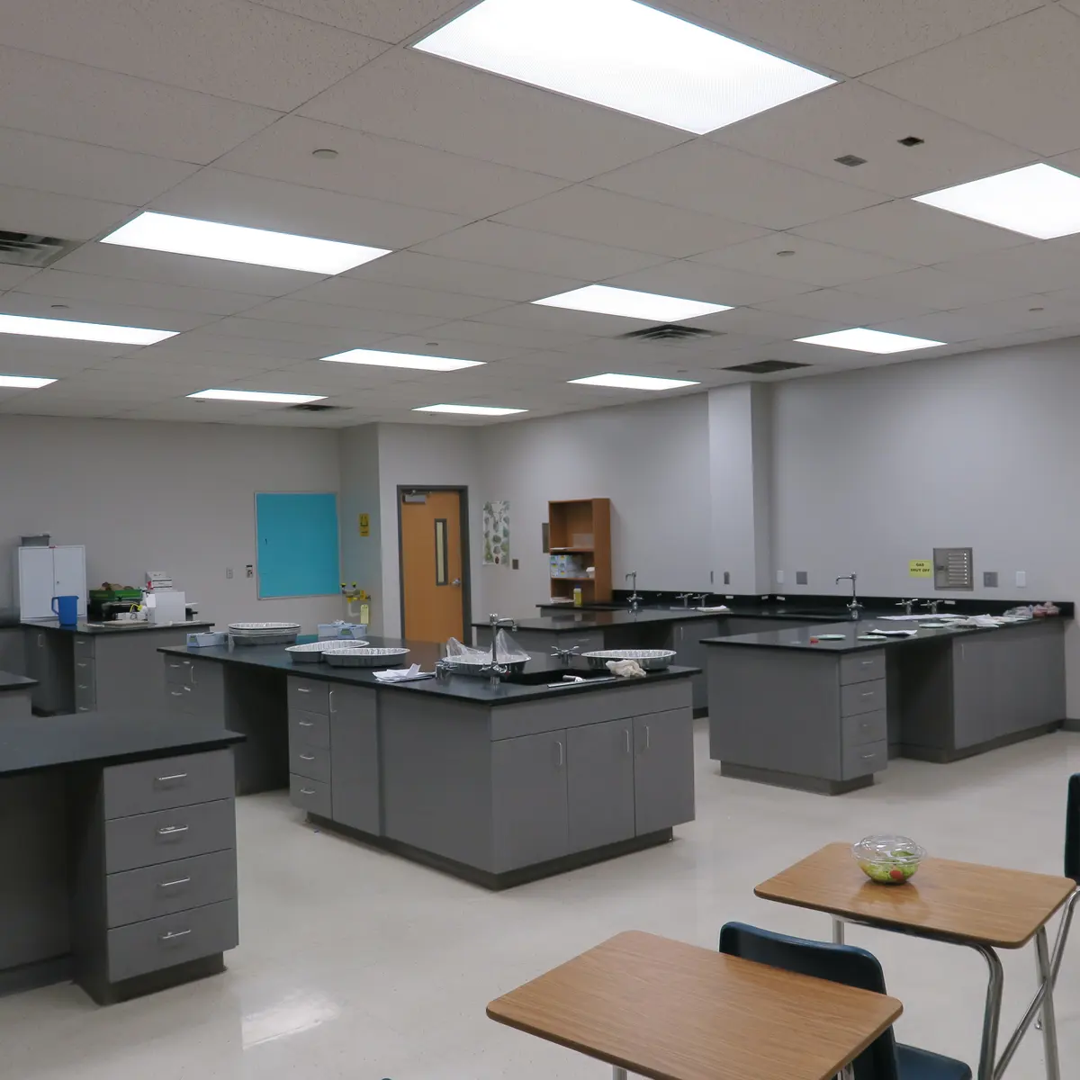 Timpanogos High School 科学实验室与课程设备