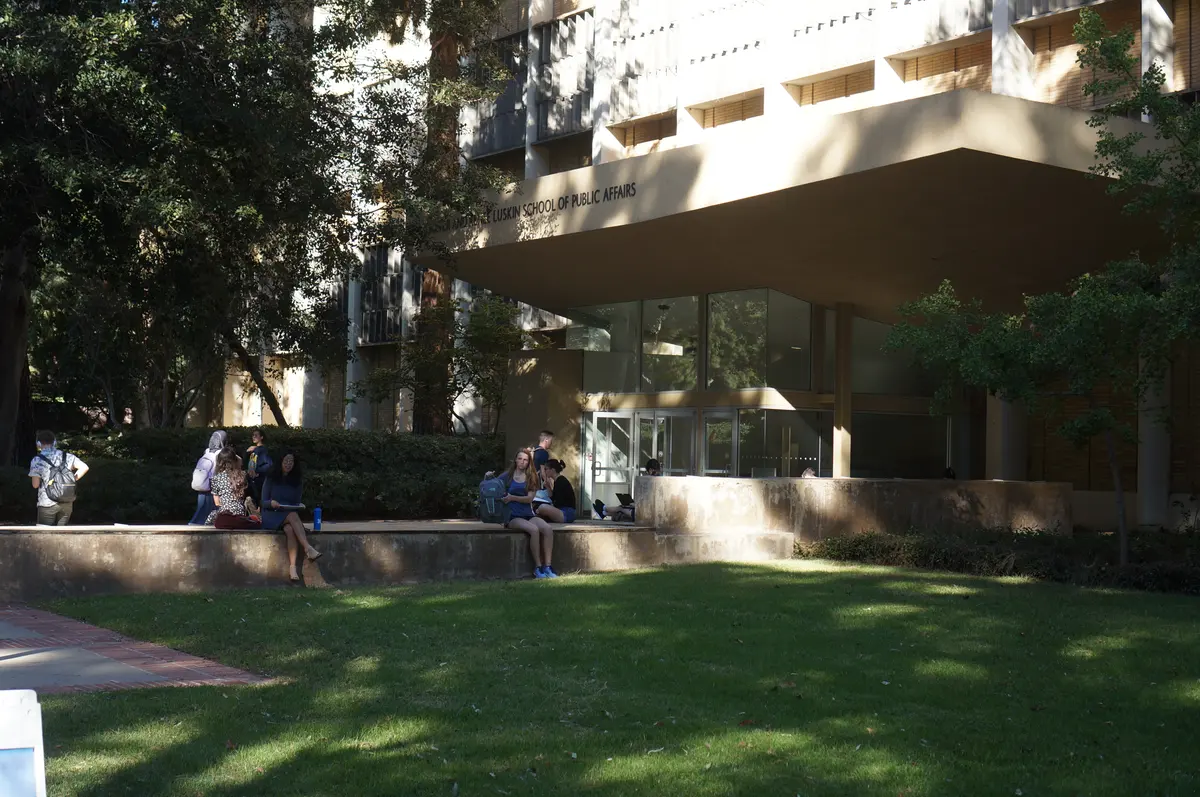 南加州大学校园草坪与教学楼