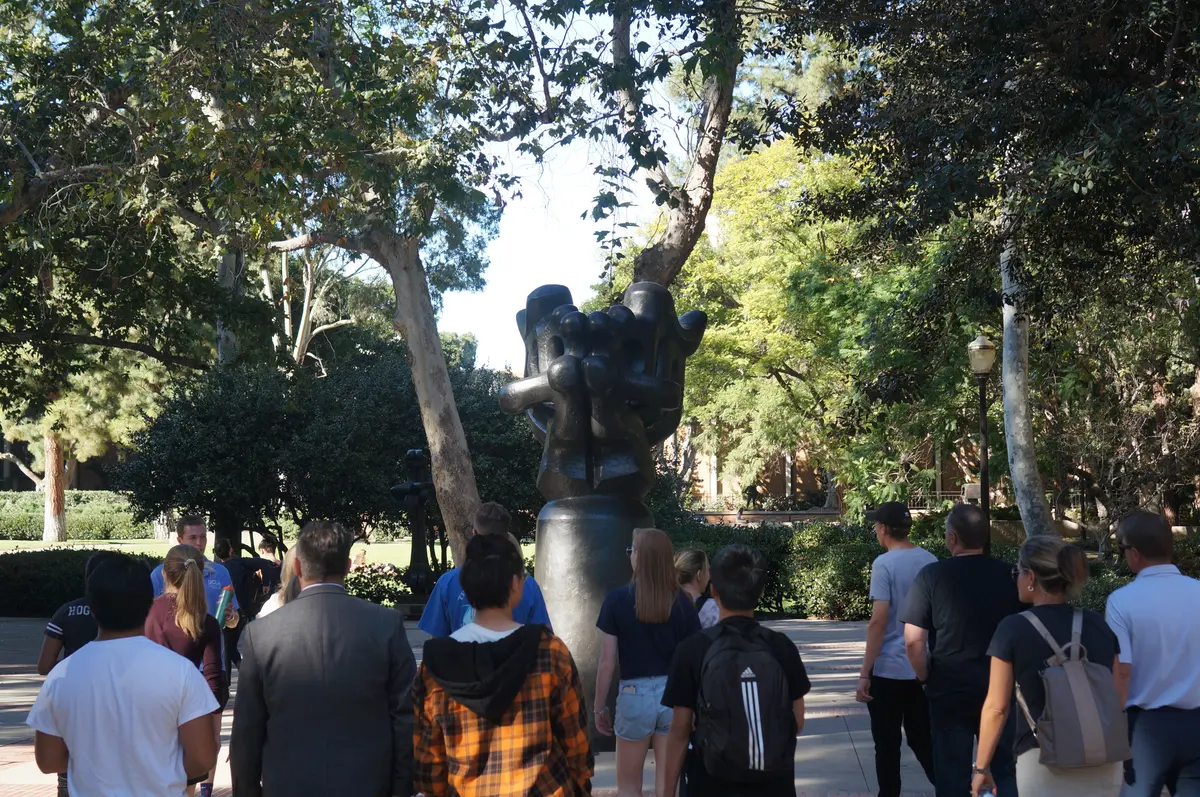 学生团队参访南加州大学校园