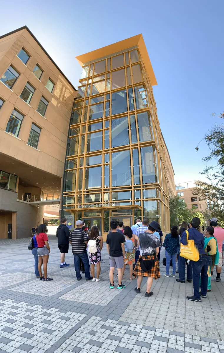学生团队参访美国现代校园教学建筑