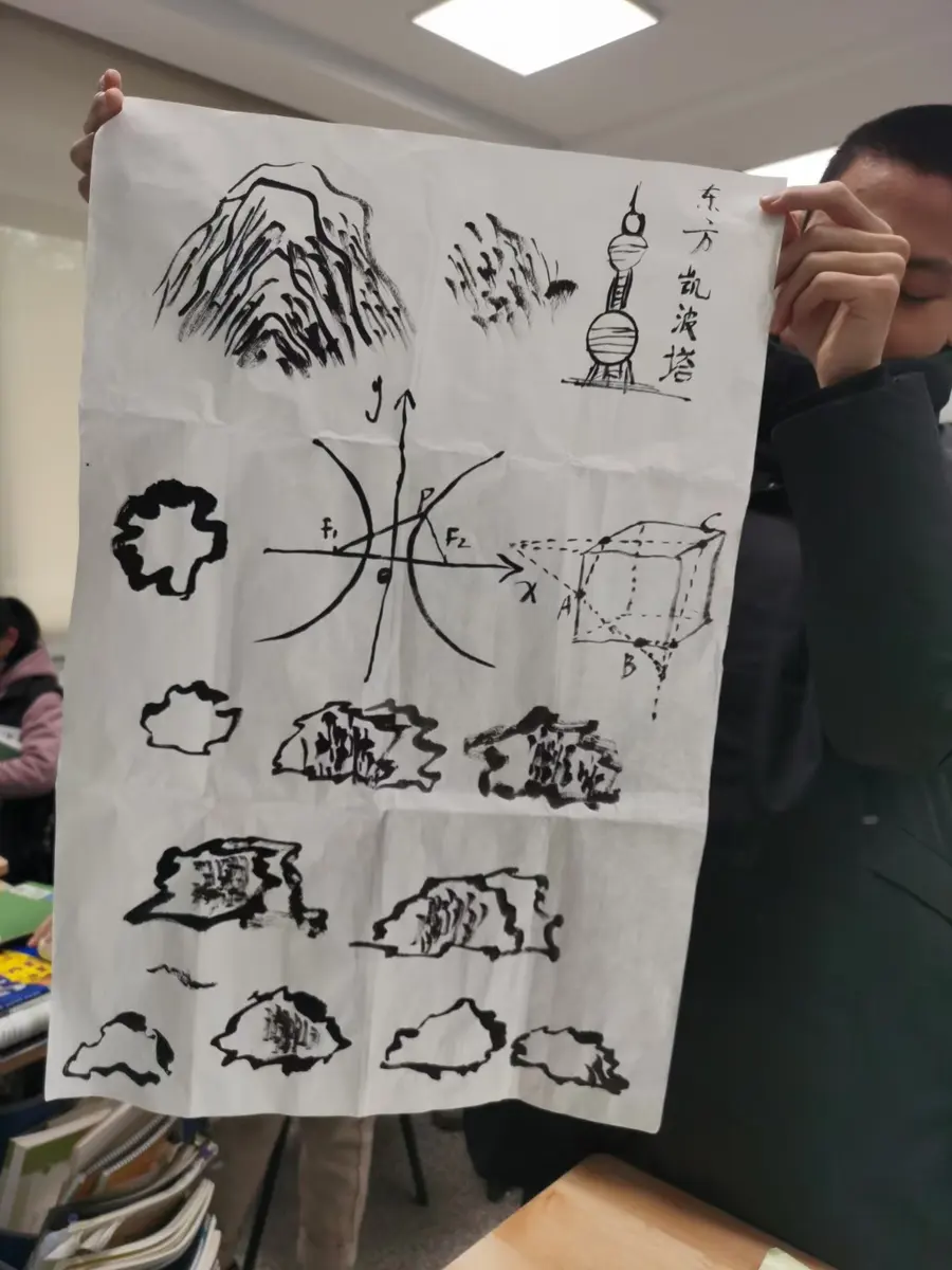 学生在双向课堂中展示图示学习作品