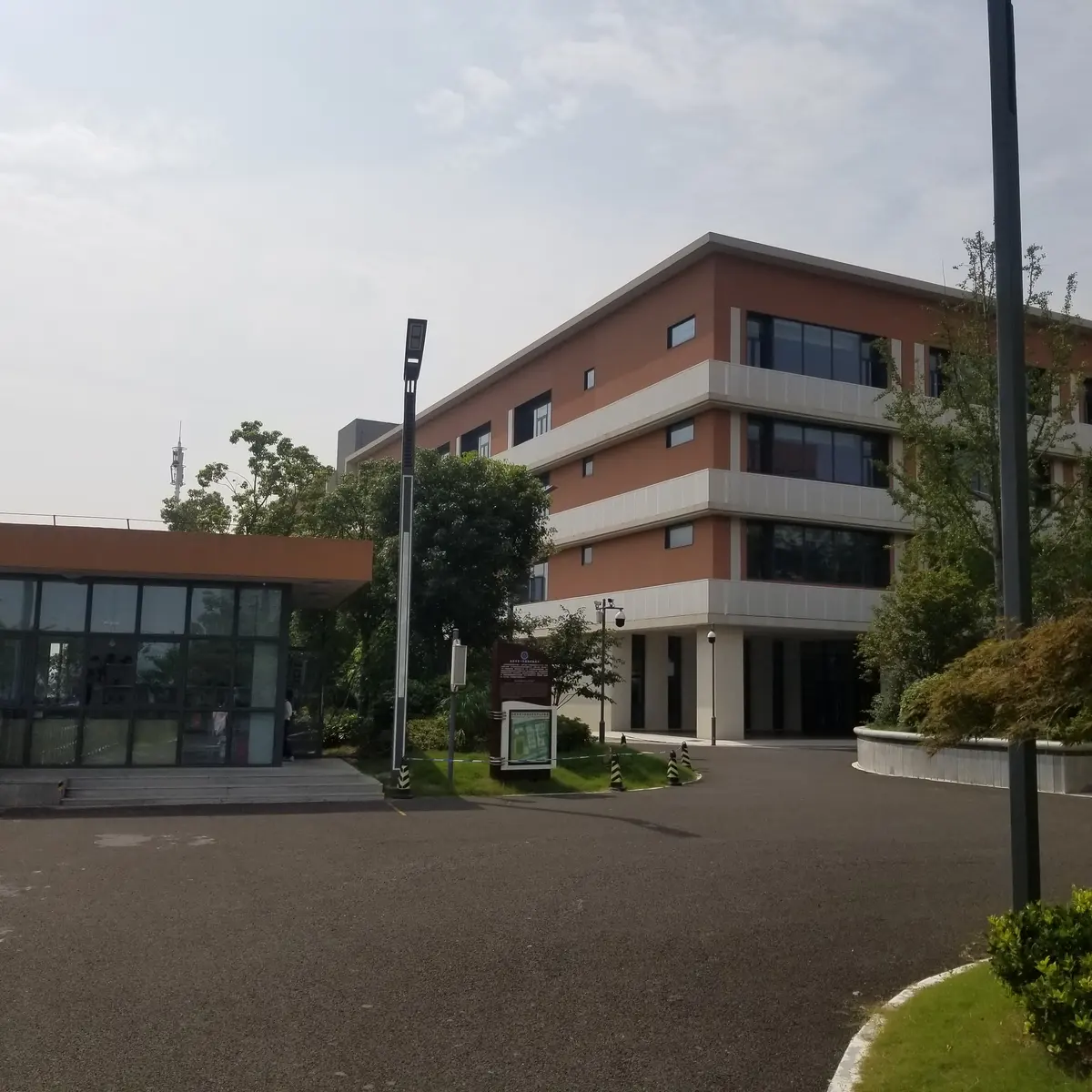 中国合作学校教学楼与校园建筑外观