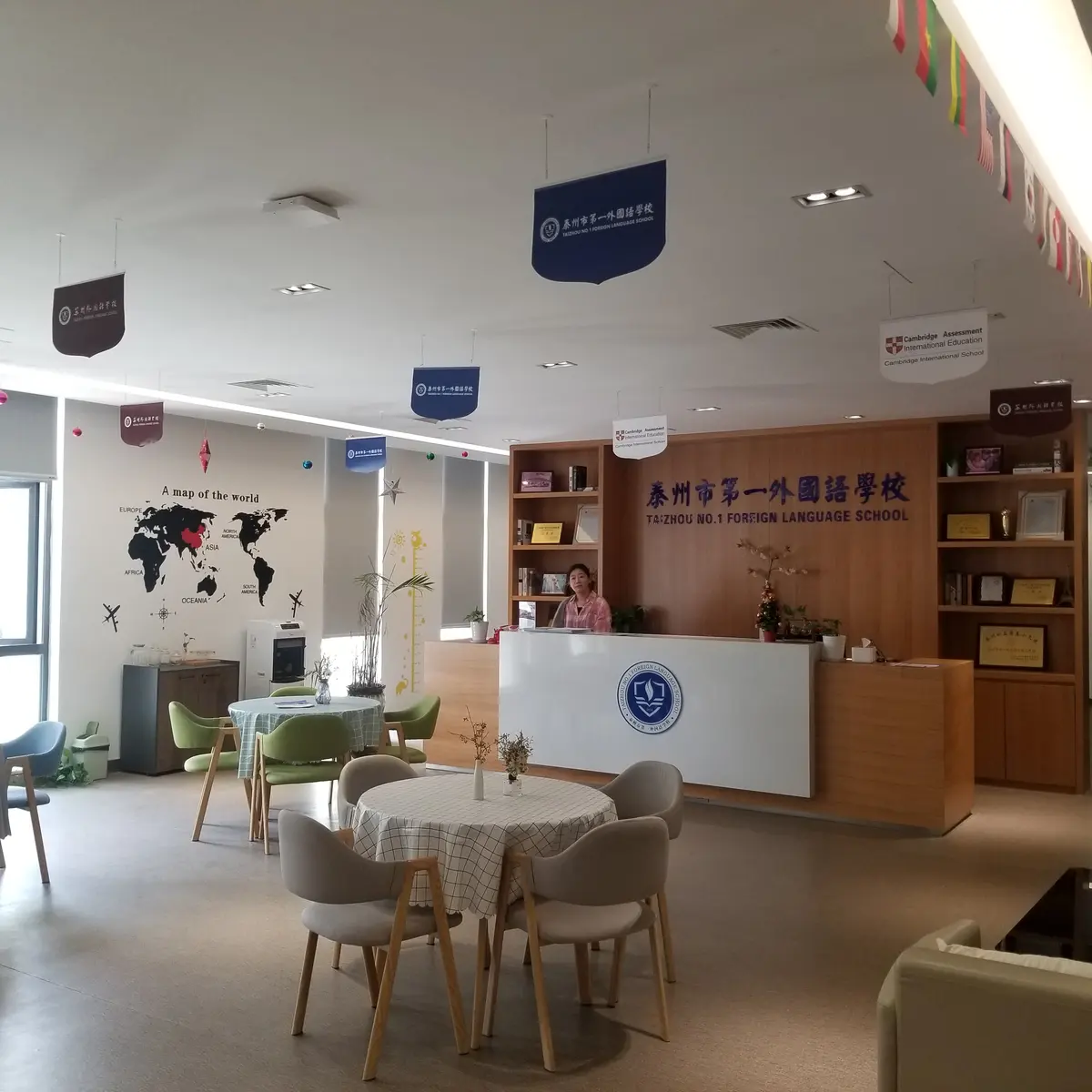 中国合作学校国际交流中心或接待大厅