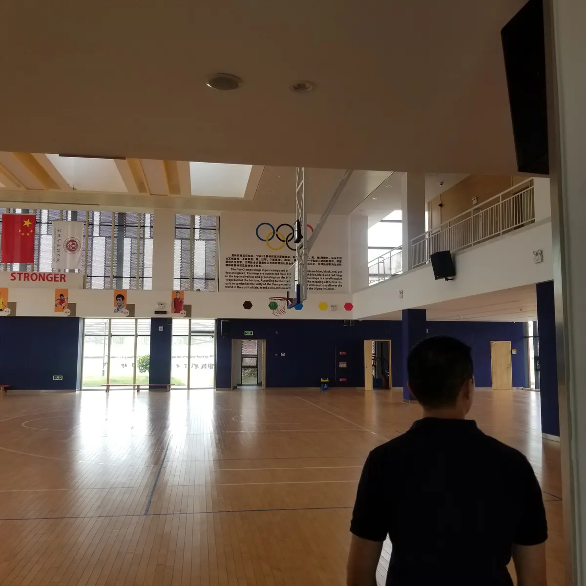 合作学校体育馆与室内活动空间