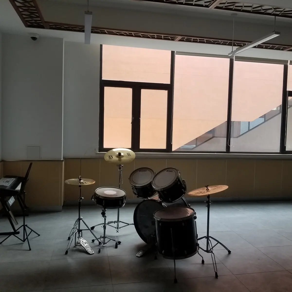 中国合作学校音乐课程教室与乐器设施