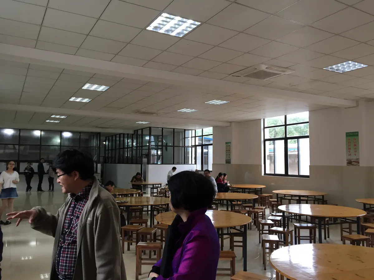 中国学校餐厅或学生公共活动空间