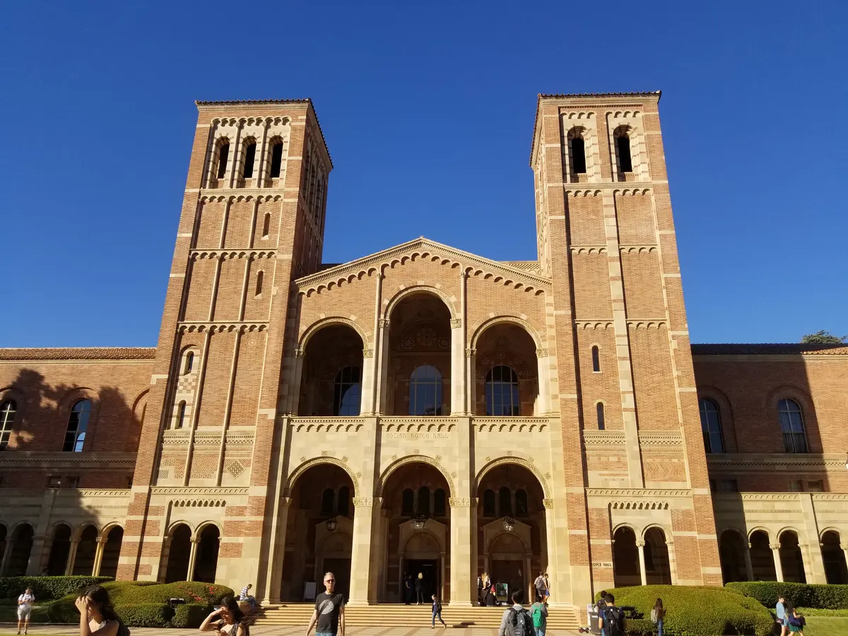 加州大学洛杉矶分校历史建筑与校园广场