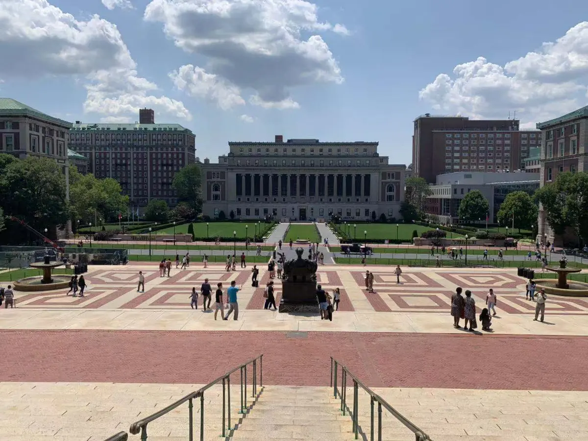学生团队参访哥伦比亚大学校园广场