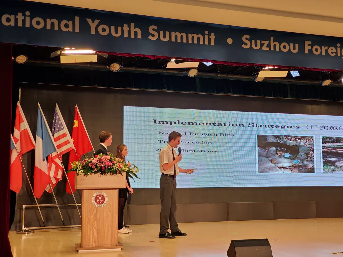 苏州外国语学校国际青年峰会学生研究成果演讲