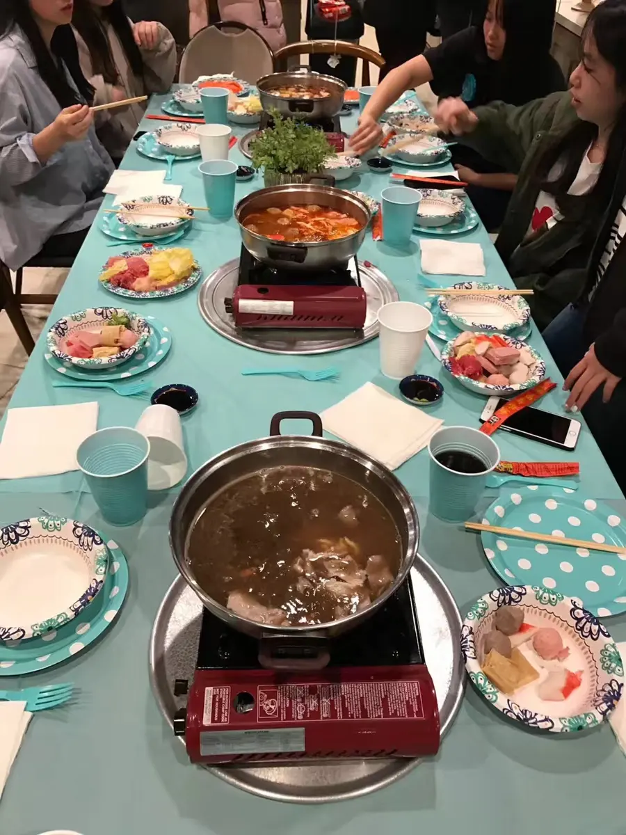 接待家庭为学生准备聚餐与欢迎活动